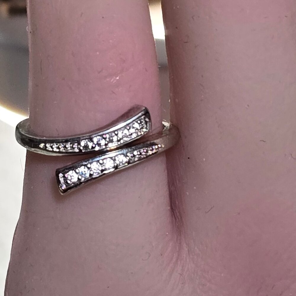 Pretty Little Bypass ring